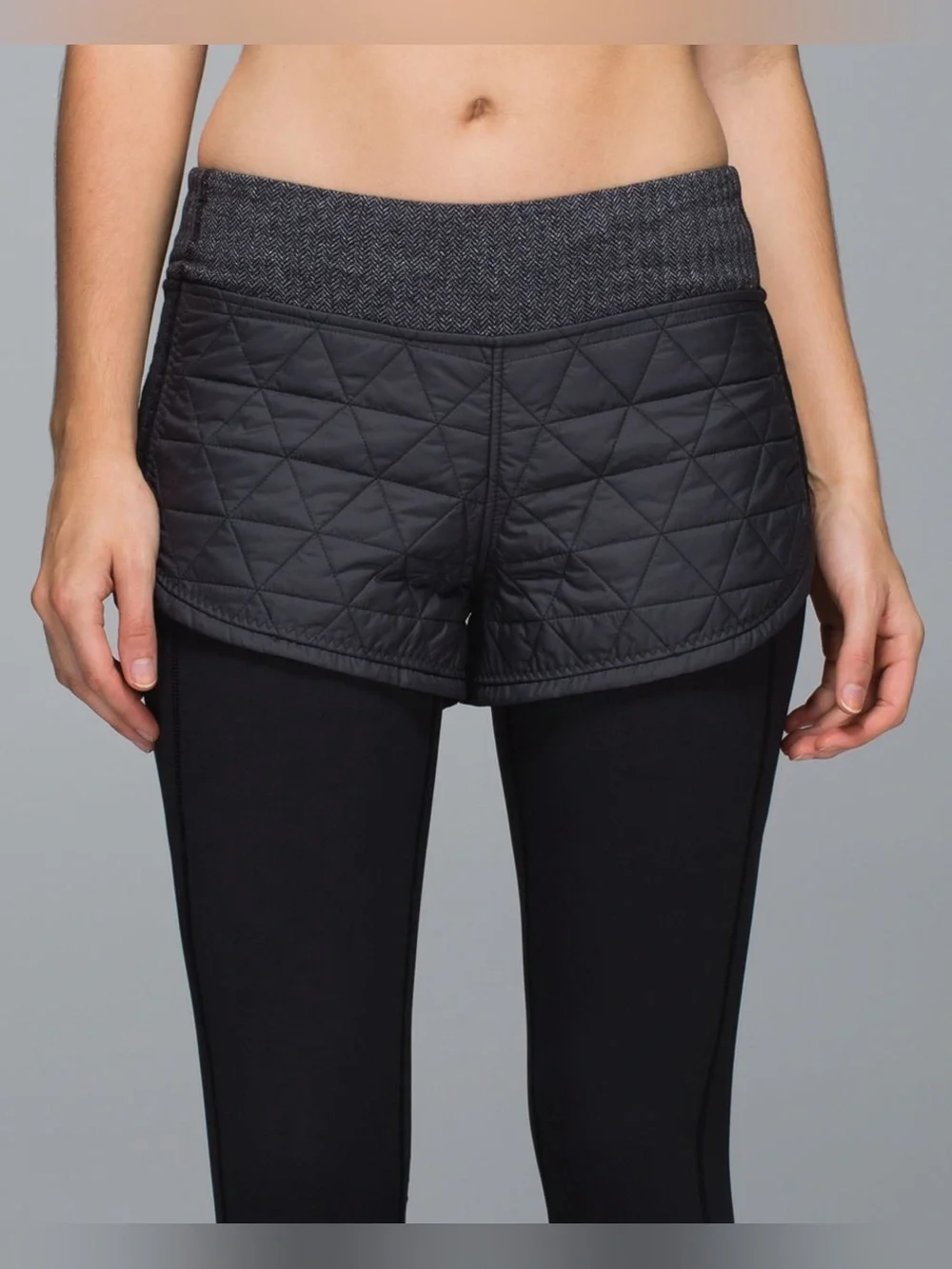 Lululemon Hot Cheeks Shorts in Black Heathered Herringbone Size 4